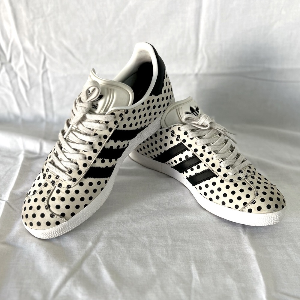 Adidas Gazelle (women’s 8.5) grey with polka dots. EUC